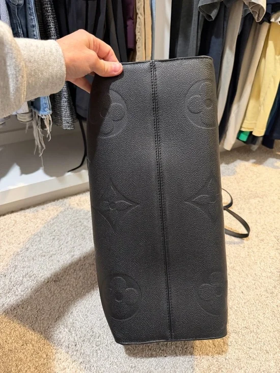 Louis Vuitton Black On the GO GM - Picture 3 of 6